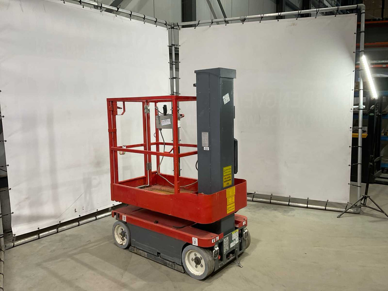 Skyjack SJ12 - Platform pengangkat: gambar 2 Skyjack SJ12 - Platform pengangkat: gambar 2