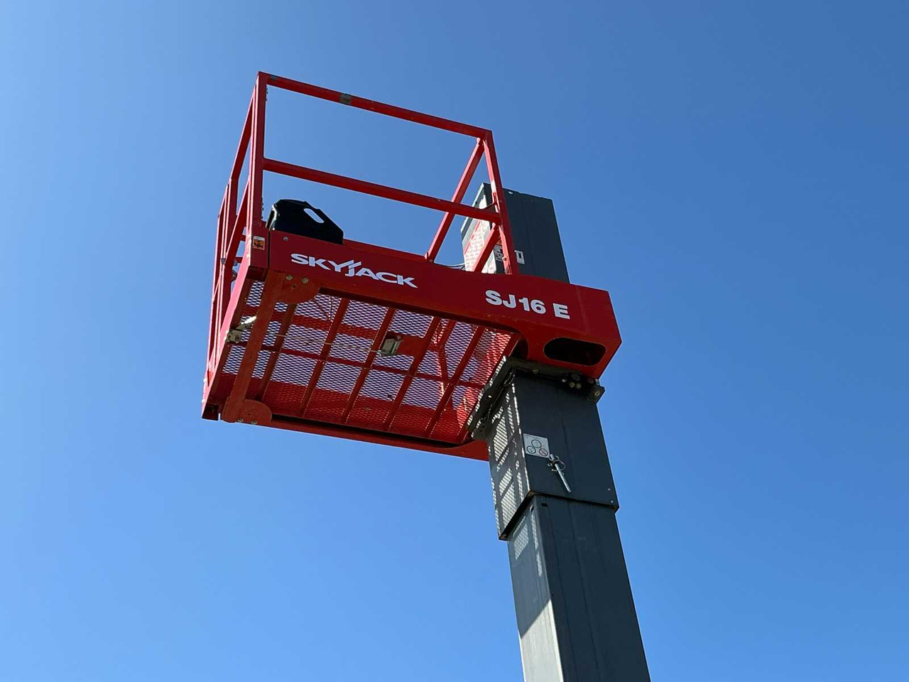 Platform pengangkat Skyjack SJ16E: gambar 23