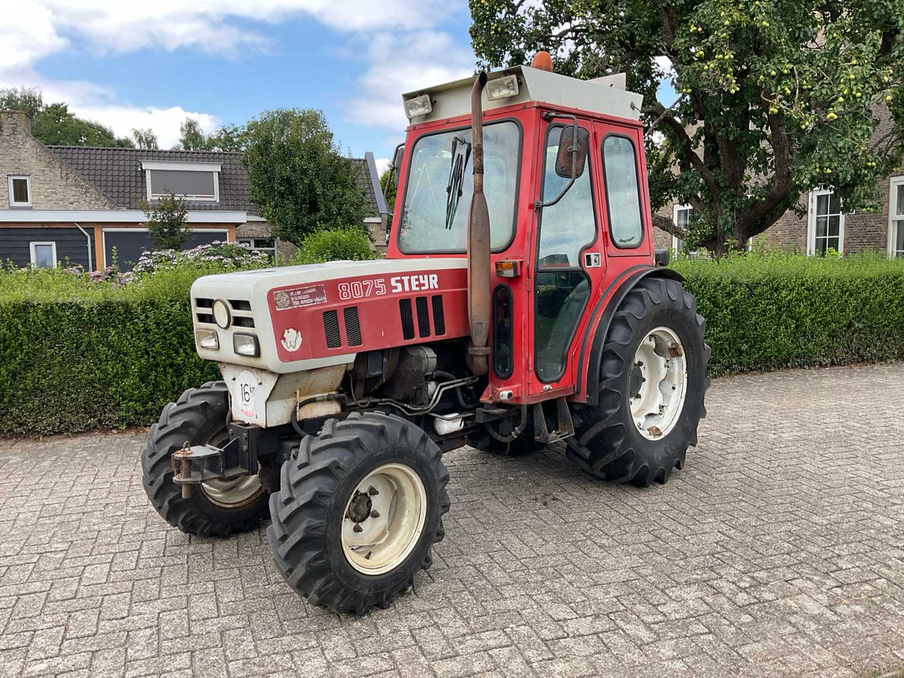 Steyr 8075 - Traktor kompak: gambar 1 Steyr 8075 - Traktor kompak: gambar 1