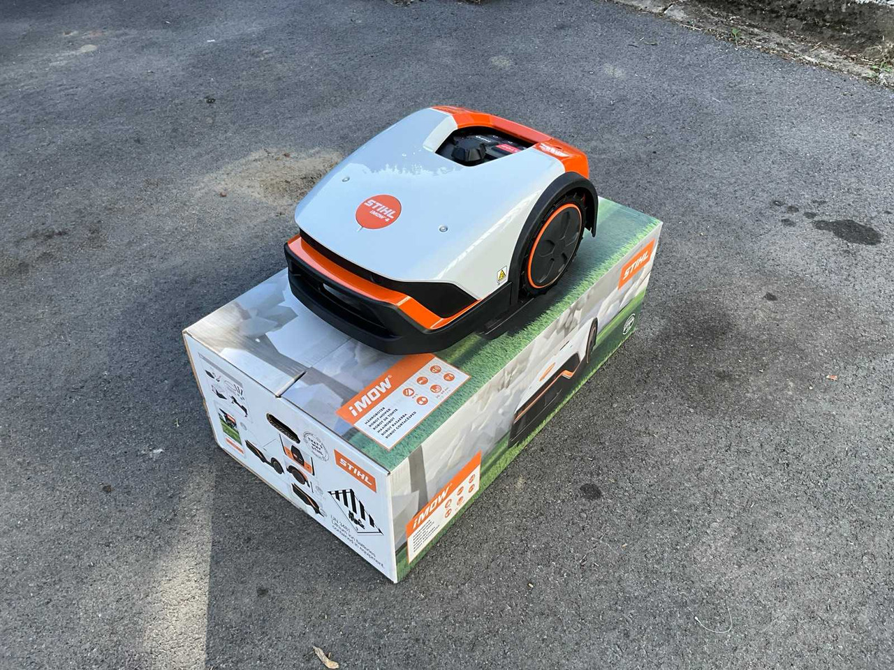 Stihl Imow4 - Mesin pemotong rumput: gambar 1 Stihl Imow4 - Mesin pemotong rumput: gambar 1