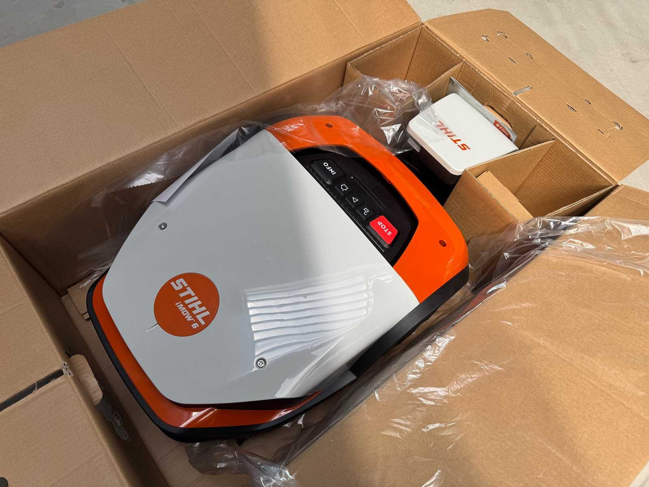 Stihl iMOW 7.0 - Mesin pemotong rumput: gambar 3 Stihl iMOW 7.0 - Mesin pemotong rumput: gambar 3