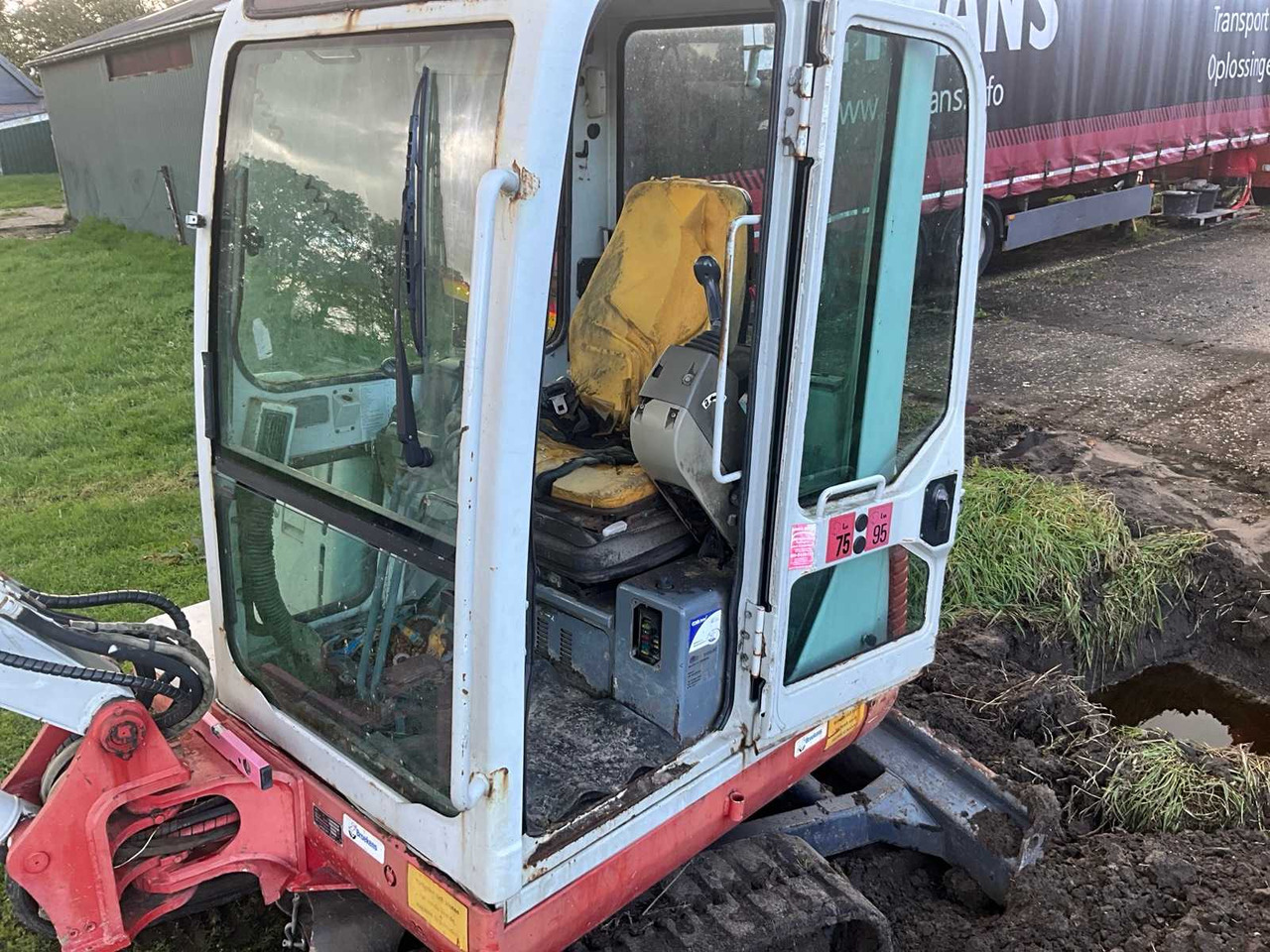 Ekskavator mini TAKEUCHI - TB 125 - MINI EXCAVATOR: gambar 17 Ekskavator mini TAKEUCHI - TB 125 - MINI EXCAVATOR: gambar 17