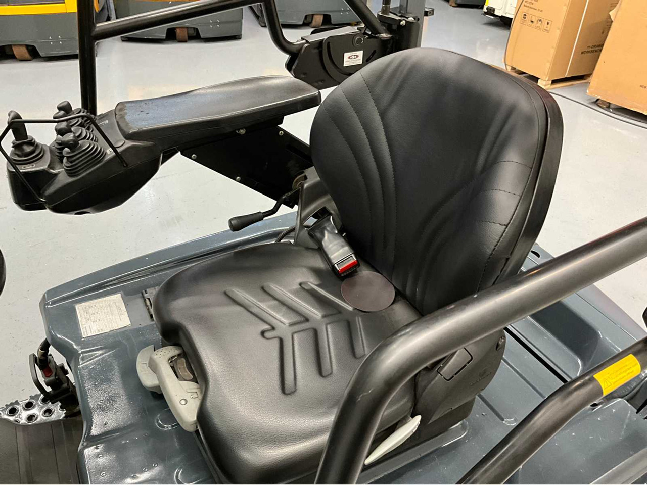 Forklift TOYOTA - 2018 - 8FBE16T - FORKLIFT, FREELIFT, SIDE SHIFT - PLASTIC ROOF - 4TH FUNCTION: gambar 9 Forklift TOYOTA - 2018 - 8FBE16T - FORKLIFT, FREELIFT, SIDE SHIFT - PLASTIC ROOF - 4TH FUNCTION: gambar 9