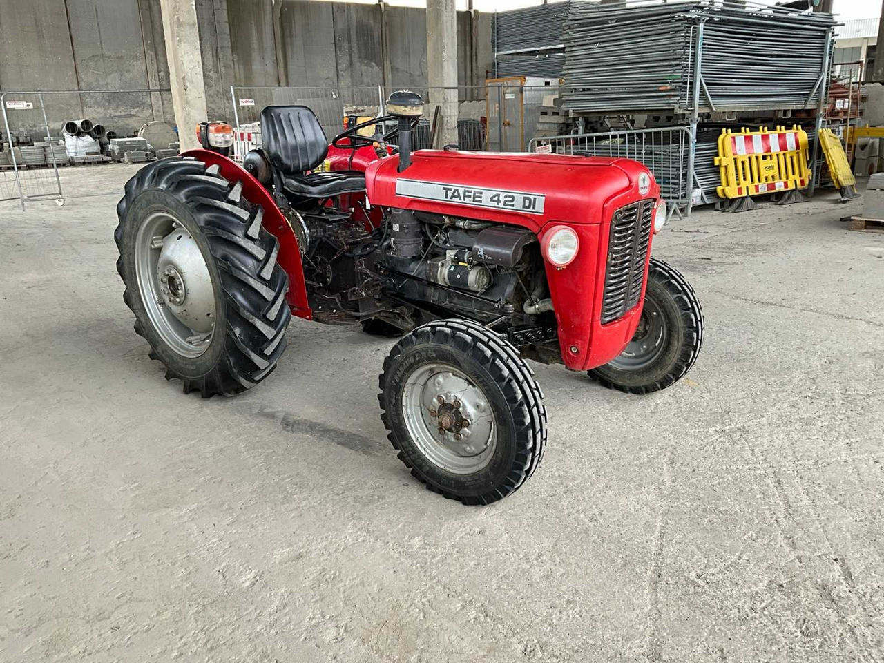 Tafe 42 DI - Traktor: gambar 3 Tafe 42 DI - Traktor: gambar 3