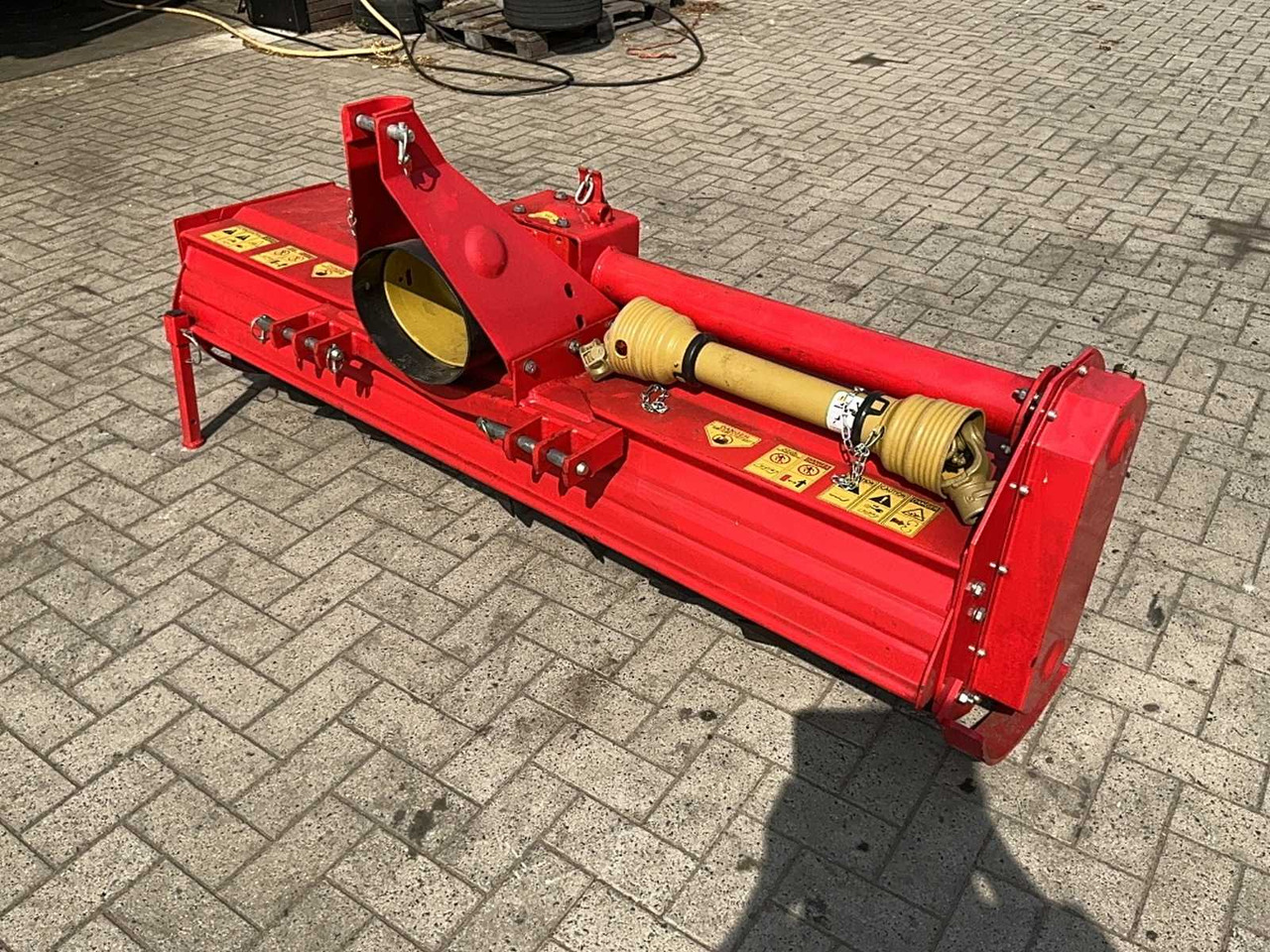 Tiller - Rotavator: gambar 1 Tiller - Rotavator: gambar 1