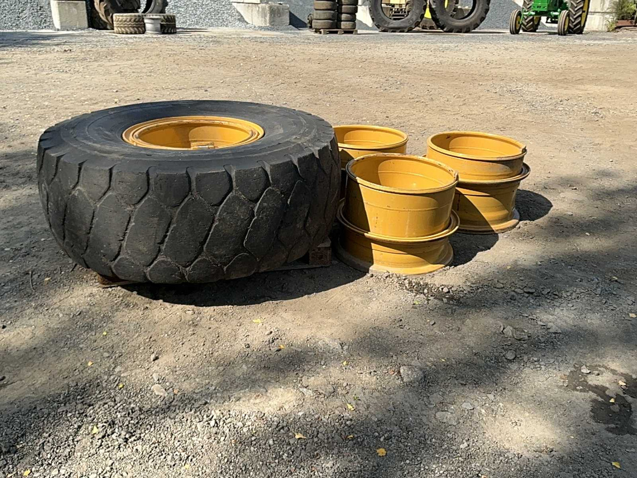 Tires, wheels and rims - Roda/ Ban untuk Traktor: gambar 4 Tires, wheels and rims - Roda/ Ban untuk Traktor: gambar 4