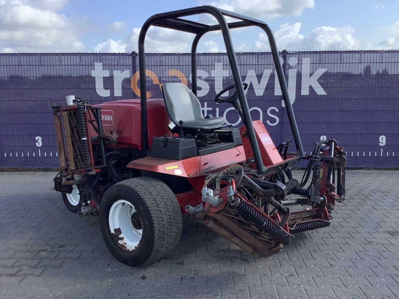 Toro Reelmaster 6700-D - Mesin pemotong rumput: gambar 2 Toro Reelmaster 6700-D - Mesin pemotong rumput: gambar 2