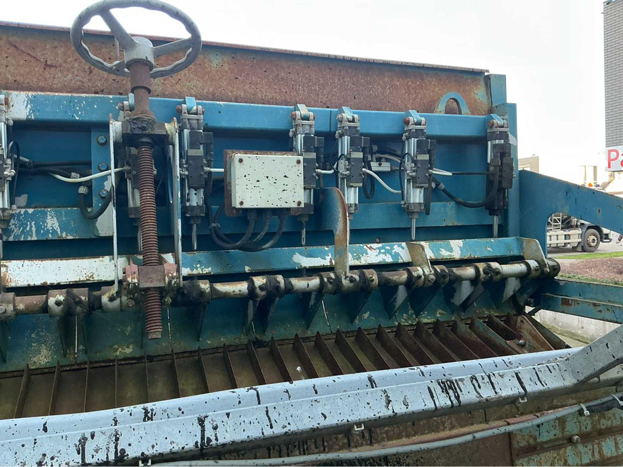 Truk 2001 RENAULT 22 AVA 320 DCI TRUCK: gambar 12 Truk 2001 RENAULT 22 AVA 320 DCI TRUCK: gambar 12