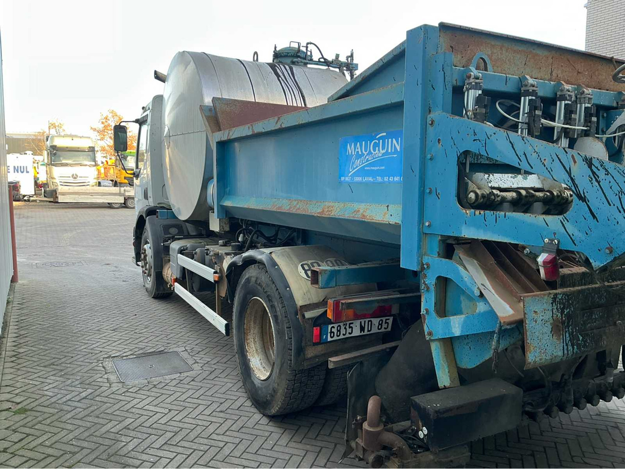 Truk 2001 RENAULT 22 AVA 320 DCI TRUCK: gambar 8 Truk 2001 RENAULT 22 AVA 320 DCI TRUCK: gambar 8