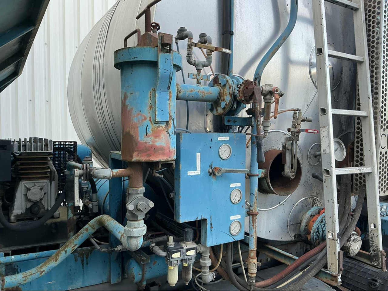 Truk 2001 RENAULT 22 AVA 320 DCI TRUCK: gambar 15 Truk 2001 RENAULT 22 AVA 320 DCI TRUCK: gambar 15