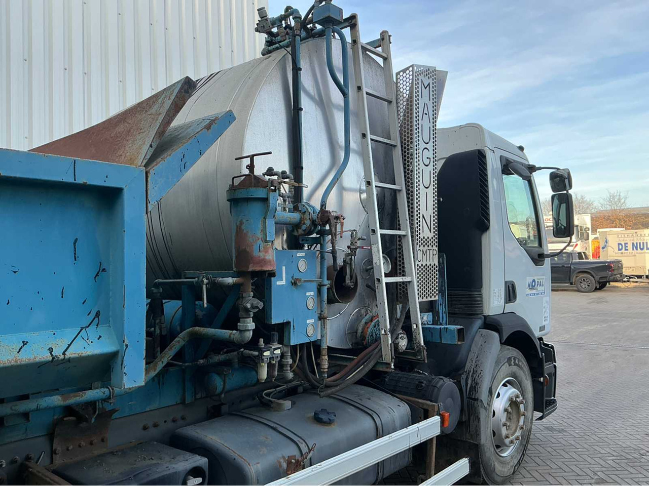 Truk 2001 RENAULT 22 AVA 320 DCI TRUCK: gambar 9 Truk 2001 RENAULT 22 AVA 320 DCI TRUCK: gambar 9