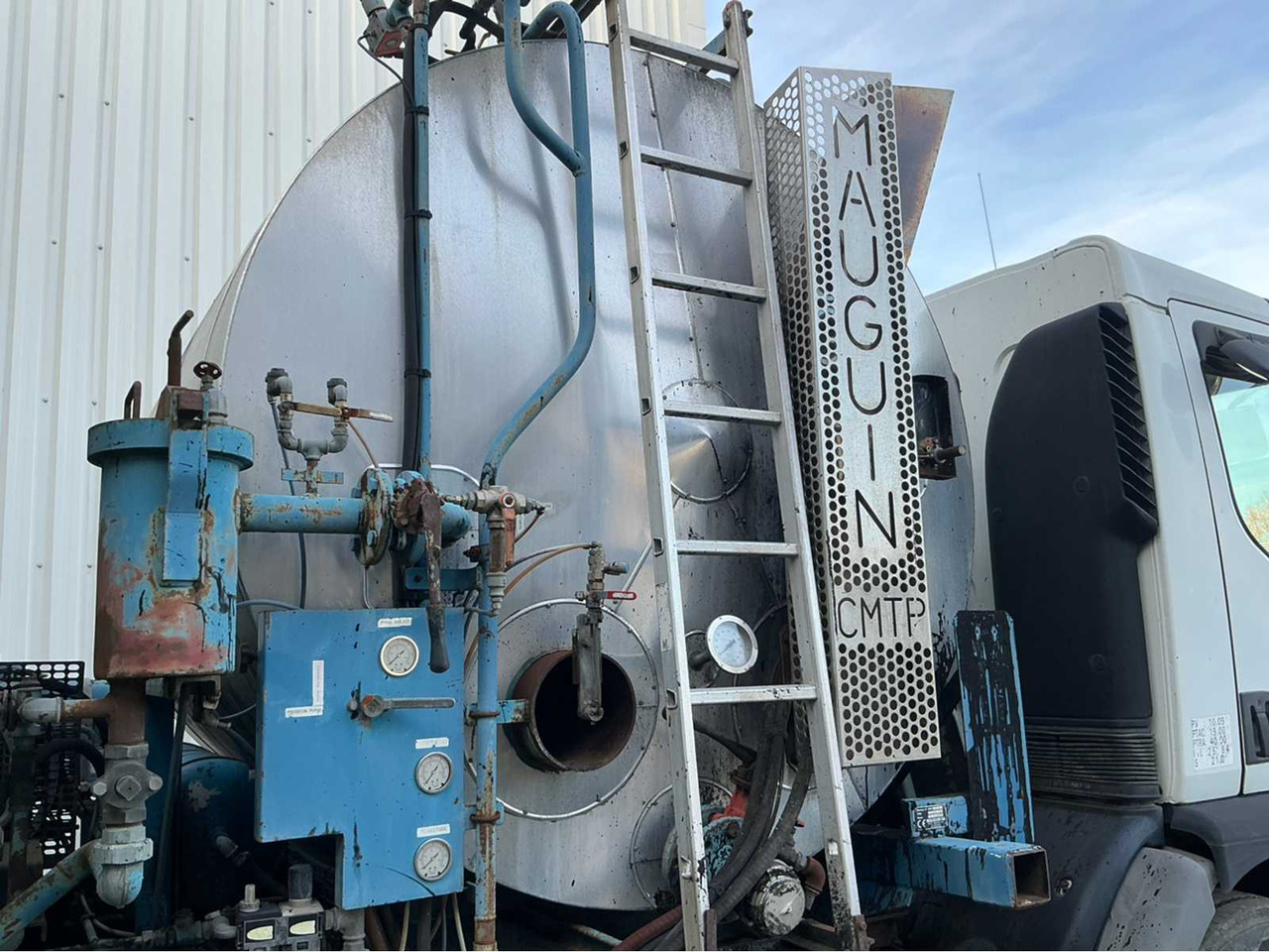 Truk 2001 RENAULT 22 AVA 320 DCI TRUCK: gambar 10 Truk 2001 RENAULT 22 AVA 320 DCI TRUCK: gambar 10