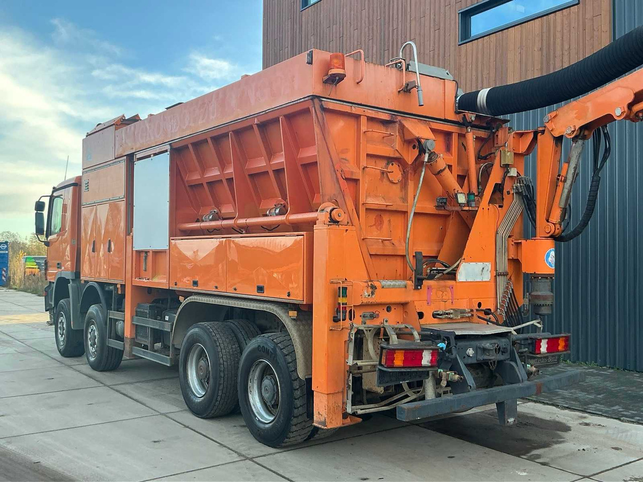 Truk 2006 MERCEDES-BENZ 414F TRUCK WITH SUCTION BODY: gambar 12 Truk 2006 MERCEDES-BENZ 414F TRUCK WITH SUCTION BODY: gambar 12