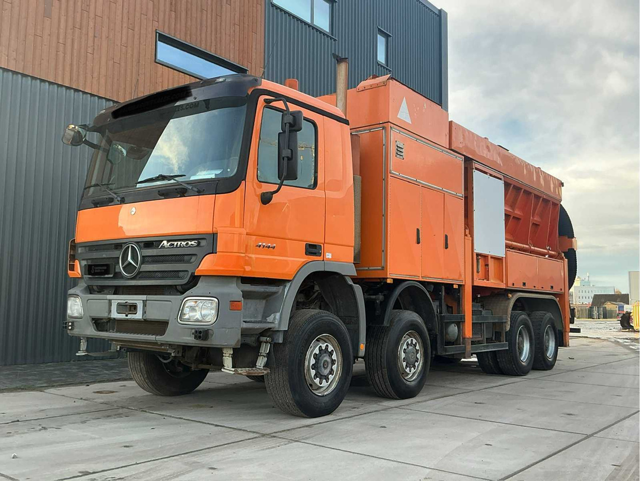 Truk 2006 MERCEDES-BENZ 414F TRUCK WITH SUCTION BODY: gambar 9 Truk 2006 MERCEDES-BENZ 414F TRUCK WITH SUCTION BODY: gambar 9