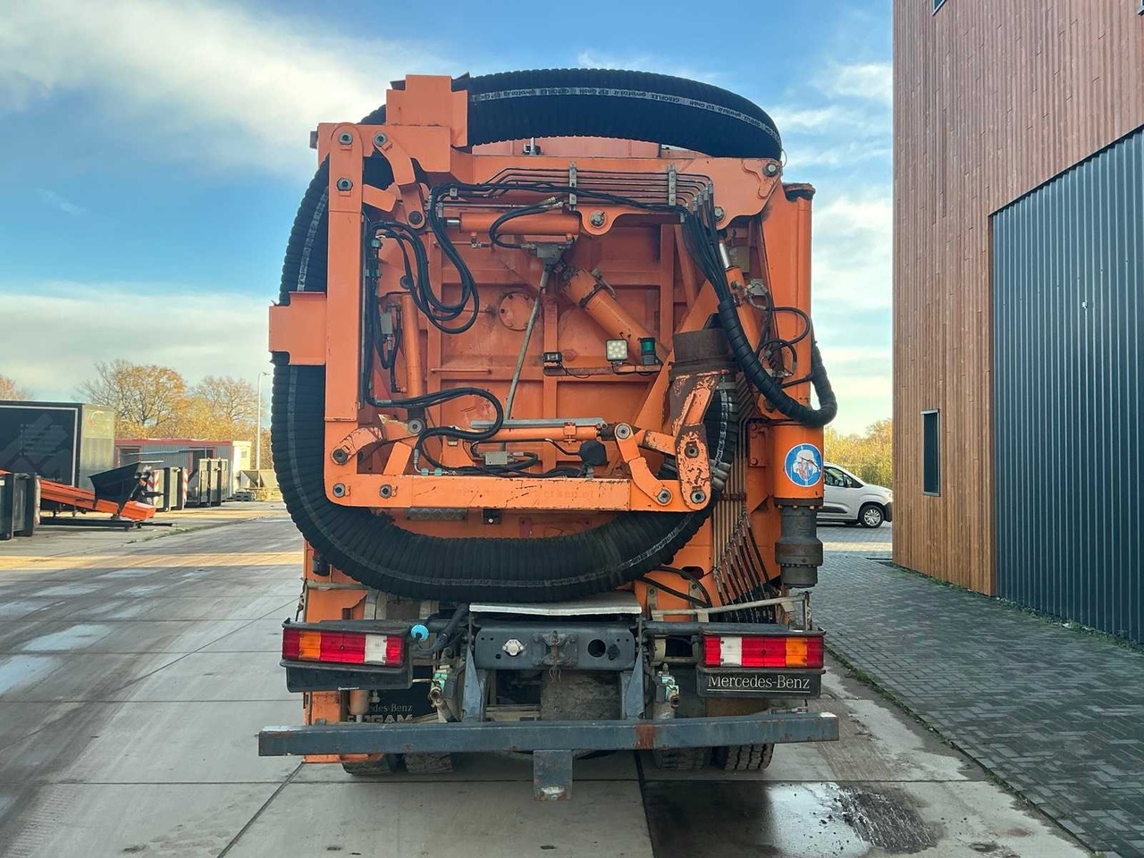 Truk 2006 MERCEDES-BENZ 414F TRUCK WITH SUCTION BODY: gambar 13 Truk 2006 MERCEDES-BENZ 414F TRUCK WITH SUCTION BODY: gambar 13