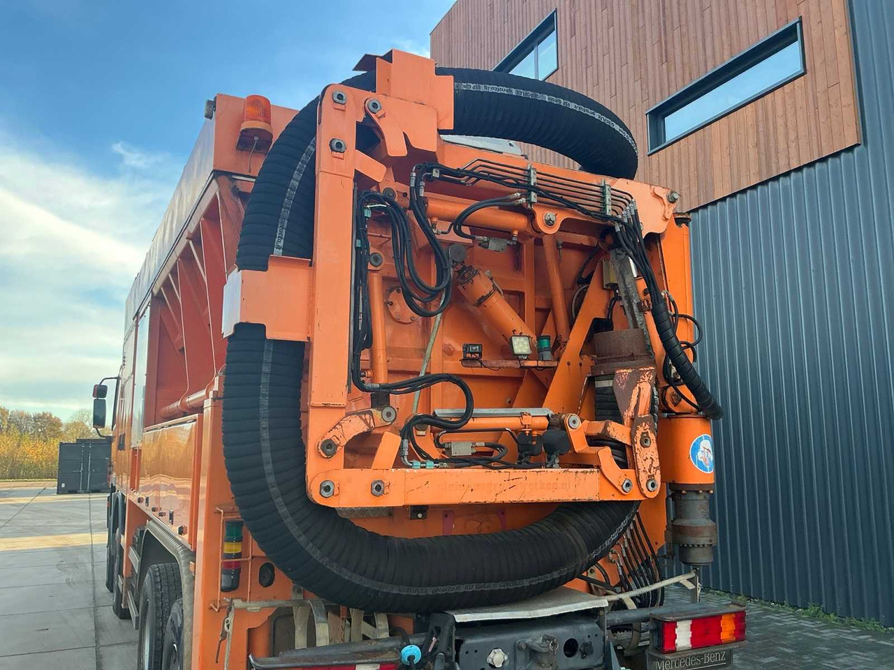 Truk 2006 MERCEDES-BENZ 414F TRUCK WITH SUCTION BODY: gambar 14 Truk 2006 MERCEDES-BENZ 414F TRUCK WITH SUCTION BODY: gambar 14