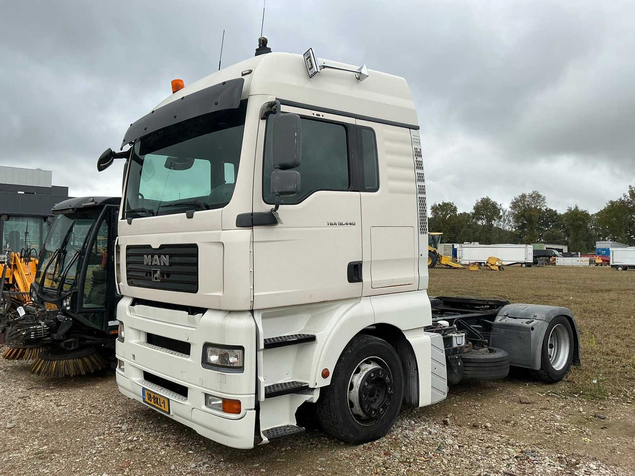2007 MAN TGA 18.440 4X2 LLS-U 4X2 SEMI-TRAILER TRACTOR - Truk: gambar 1 2007 MAN TGA 18.440 4X2 LLS-U 4X2 SEMI-TRAILER TRACTOR - Truk: gambar 1