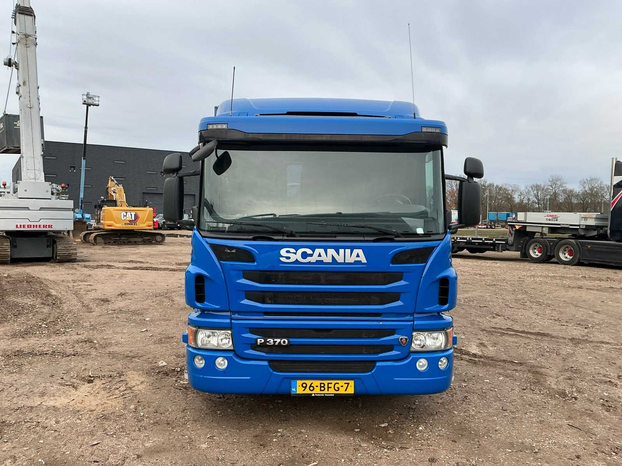 2014 SCANIA P370 SEMI-TRAILER TRACTOR WITH 2001 DE VRIES JV10000 FISH SALES SEMI-TRAILER - Truk: gambar 3 2014 SCANIA P370 SEMI-TRAILER TRACTOR WITH 2001 DE VRIES JV10000 FISH SALES SEMI-TRAILER - Truk: gambar 3