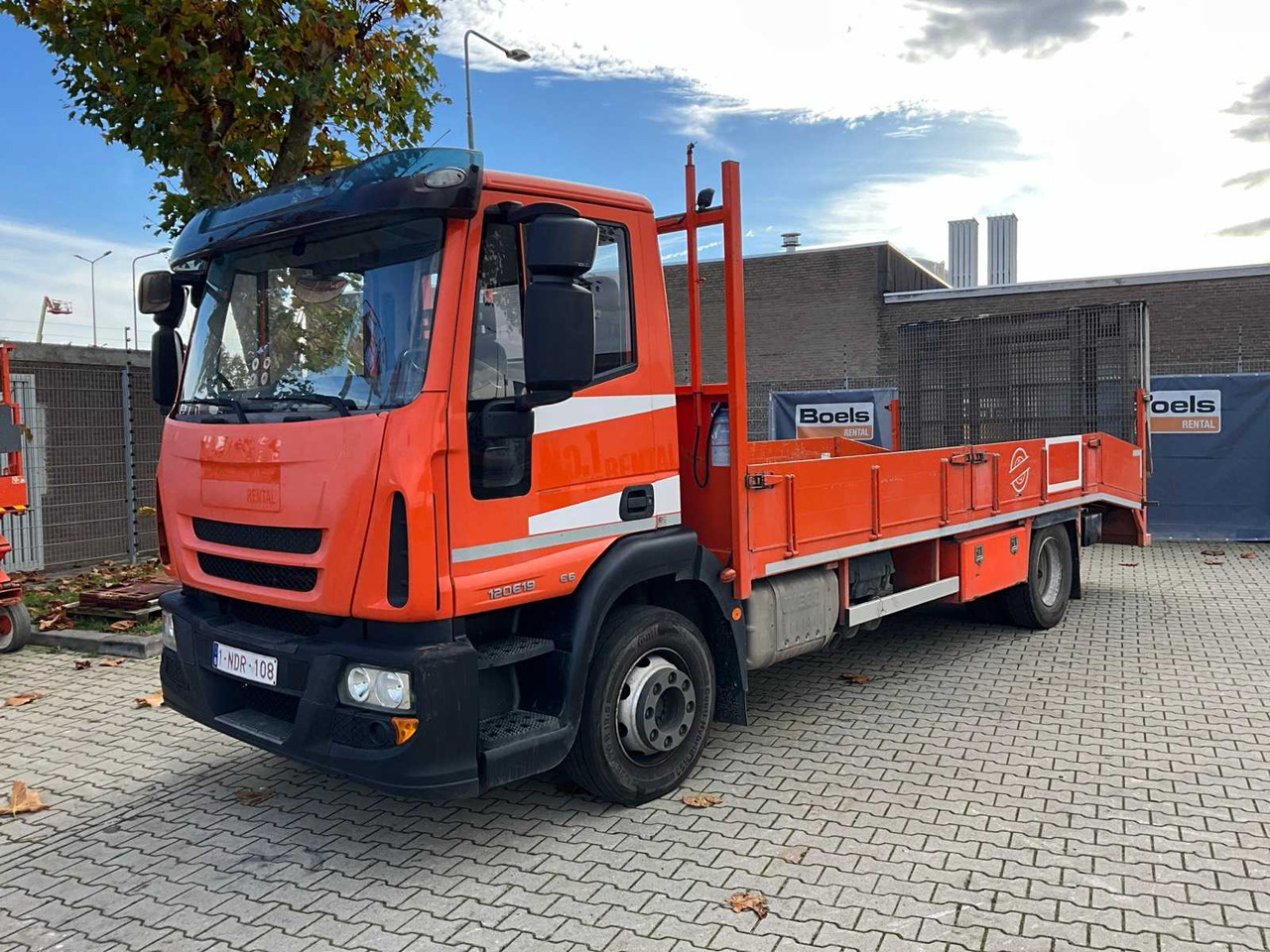 2015 IVECO EUROCARGO 120E19 RAMP TRUCK - Truk: gambar 1 2015 IVECO EUROCARGO 120E19 RAMP TRUCK - Truk: gambar 1
