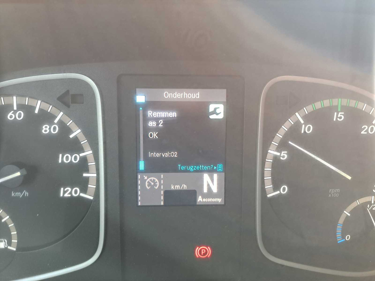 Truk 2016 MERCEDES-BENZ ATEGO TRUCK: gambar 17 Truk 2016 MERCEDES-BENZ ATEGO TRUCK: gambar 17