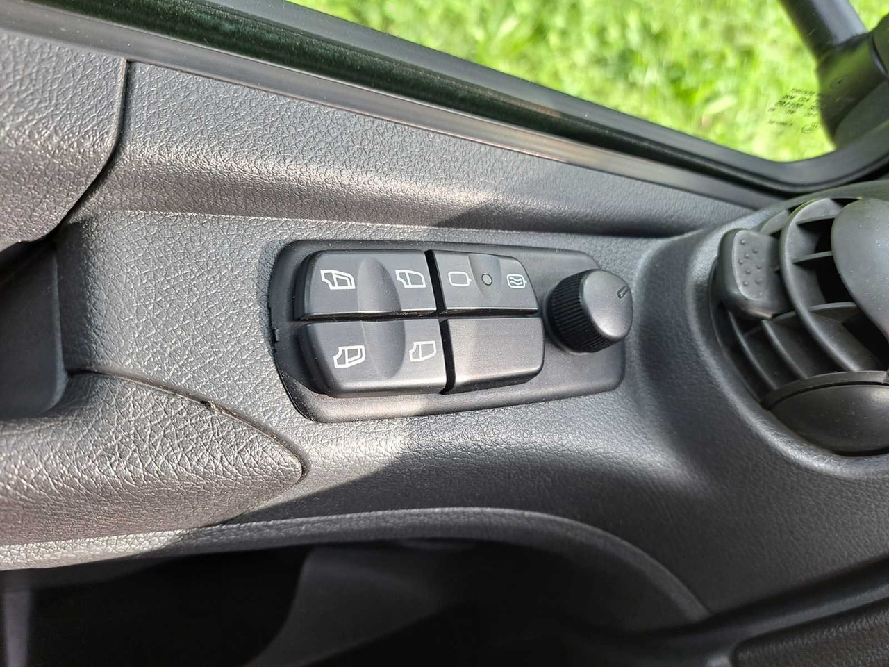 Truk 2016 MERCEDES-BENZ ATEGO TRUCK: gambar 8 Truk 2016 MERCEDES-BENZ ATEGO TRUCK: gambar 8