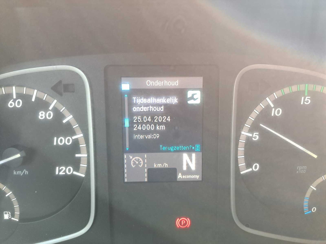 Truk 2016 MERCEDES-BENZ ATEGO TRUCK: gambar 14 Truk 2016 MERCEDES-BENZ ATEGO TRUCK: gambar 14