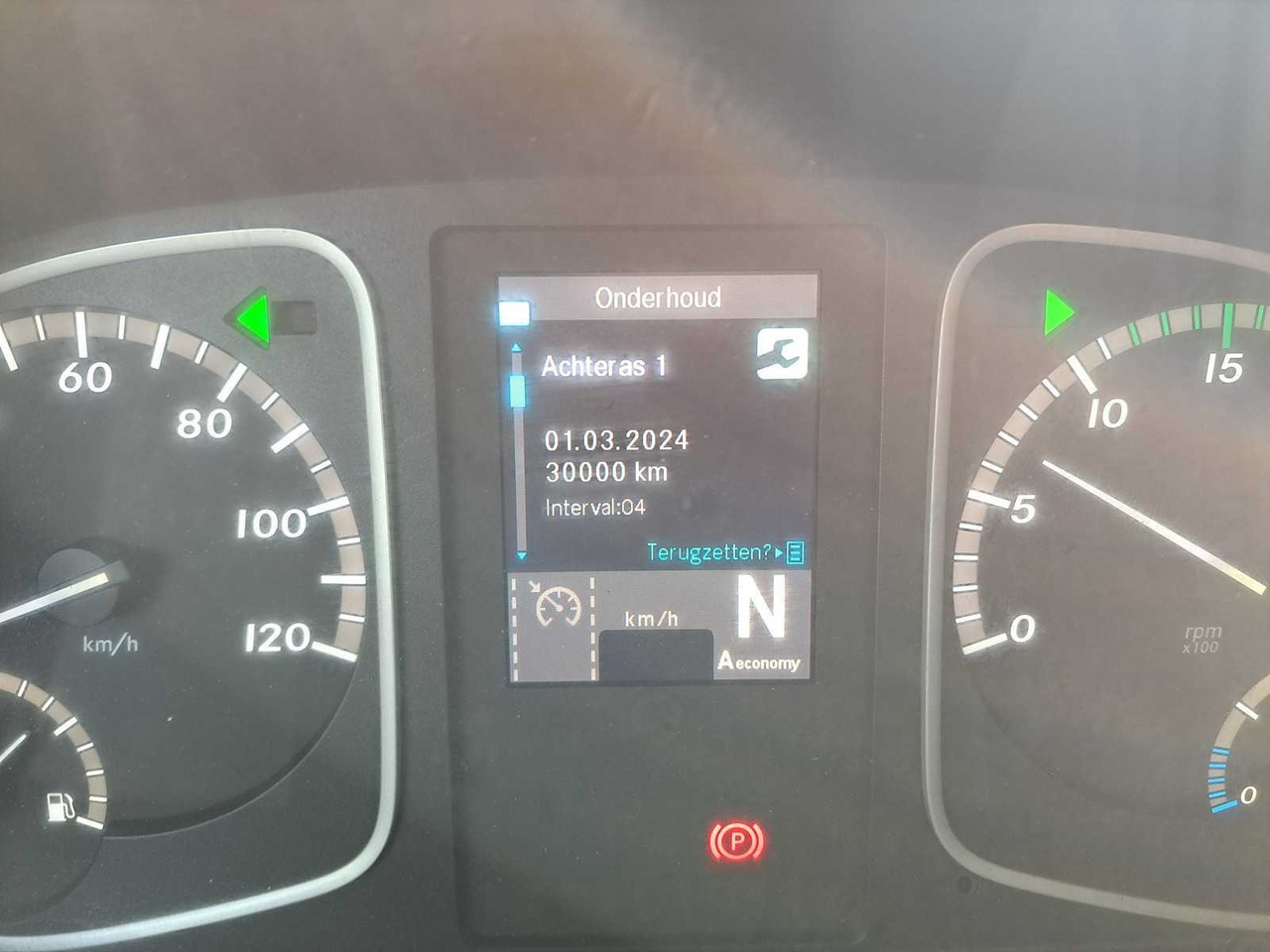 Truk 2016 MERCEDES-BENZ ATEGO TRUCK: gambar 12 Truk 2016 MERCEDES-BENZ ATEGO TRUCK: gambar 12