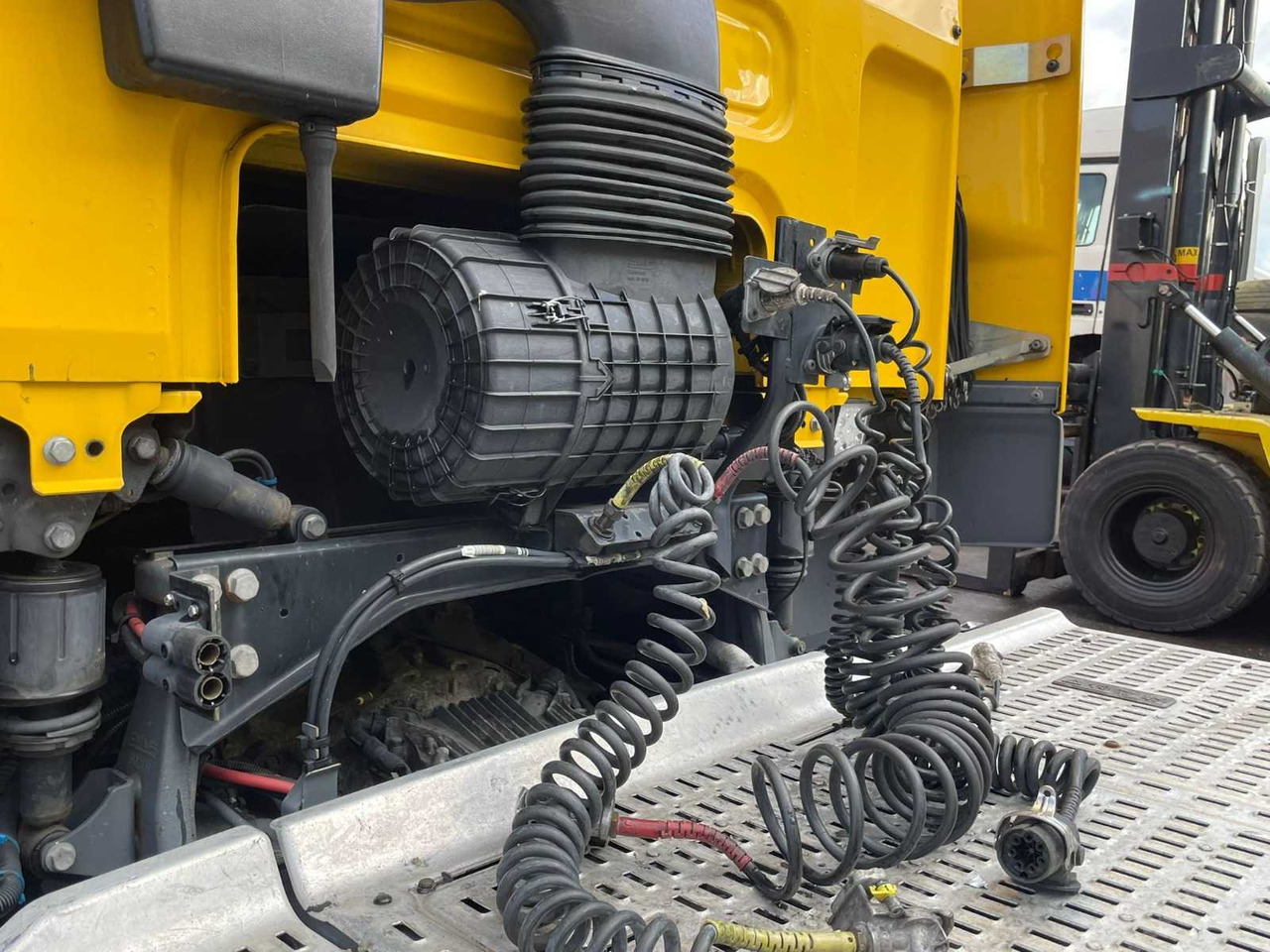 Truk DAF - CF TRACTOR 4X2 440 - TRUCK: gambar 10 Truk DAF - CF TRACTOR 4X2 440 - TRUCK: gambar 10