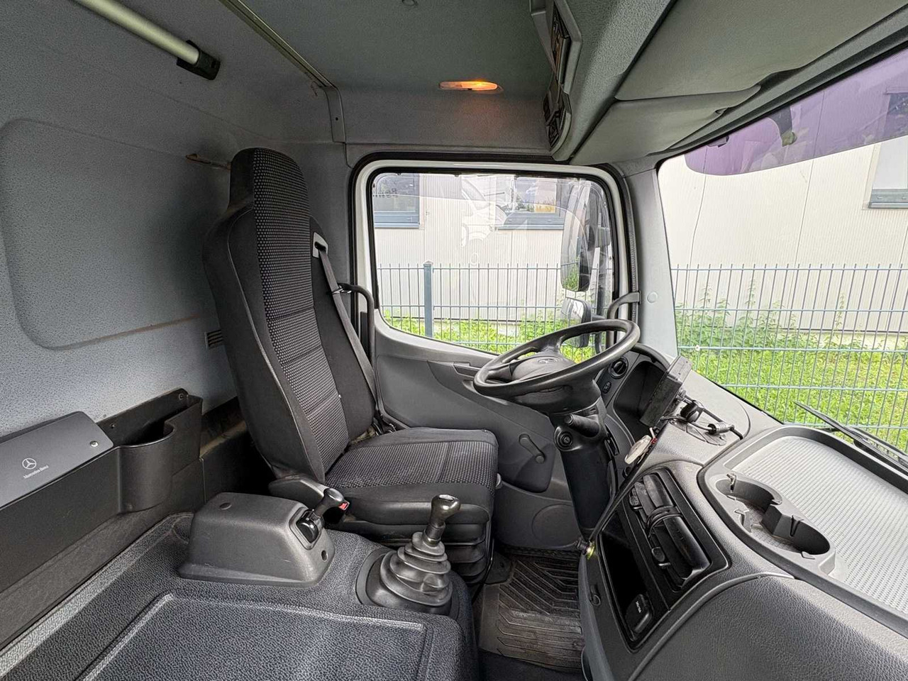 MERCEDES BENZ ATEGO 818 BOX TRUCK WITH TAIL LIFT - Truk: gambar 5 MERCEDES BENZ ATEGO 818 BOX TRUCK WITH TAIL LIFT - Truk: gambar 5