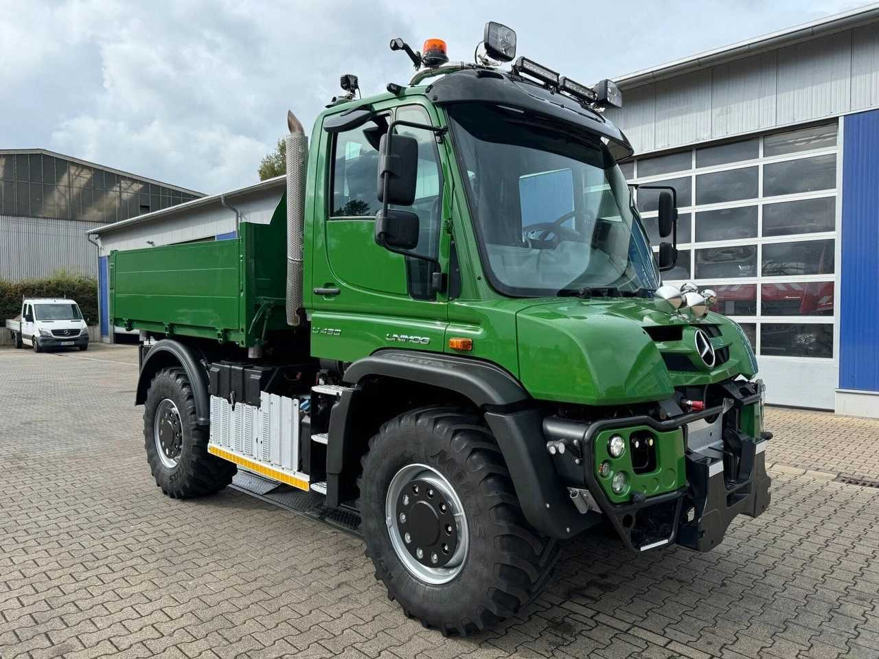 UNIMOG - 2018 - U430 - DUMPER - Tempat sampah mini: gambar 2 UNIMOG - 2018 - U430 - DUMPER - Tempat sampah mini: gambar 2