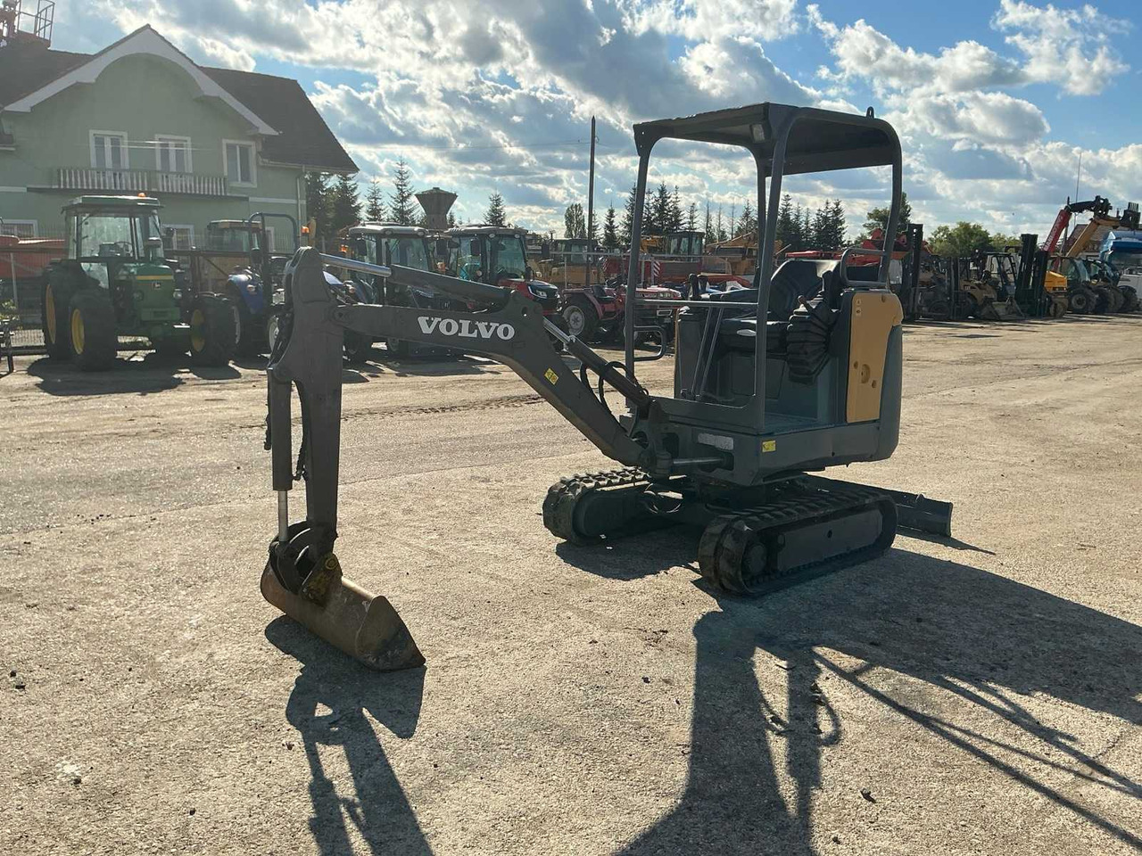 VOLVO - EC 18 D - MINI-EXCAVATOR - 2016 - Ekskavator mini: gambar 2 VOLVO - EC 18 D - MINI-EXCAVATOR - 2016 - Ekskavator mini: gambar 2