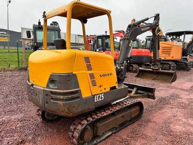VOLVO EC 25 MINI CRAWLER EXCAVATOR 2.6 TON - Ekskavator mini: gambar 5 VOLVO EC 25 MINI CRAWLER EXCAVATOR 2.6 TON - Ekskavator mini: gambar 5