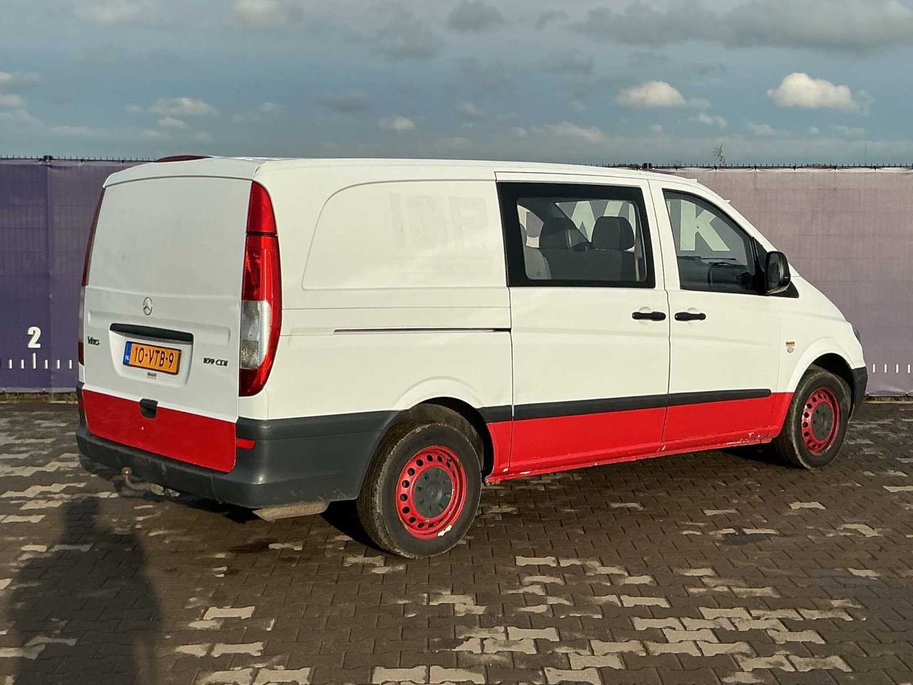 2008 - MERCEDES-BENZ - VITO - 109 CDI 320 AMIGO - COMMERCIAL VEHICLE - Van pengiriman: gambar 4 2008 - MERCEDES-BENZ - VITO - 109 CDI 320 AMIGO - COMMERCIAL VEHICLE - Van pengiriman: gambar 4