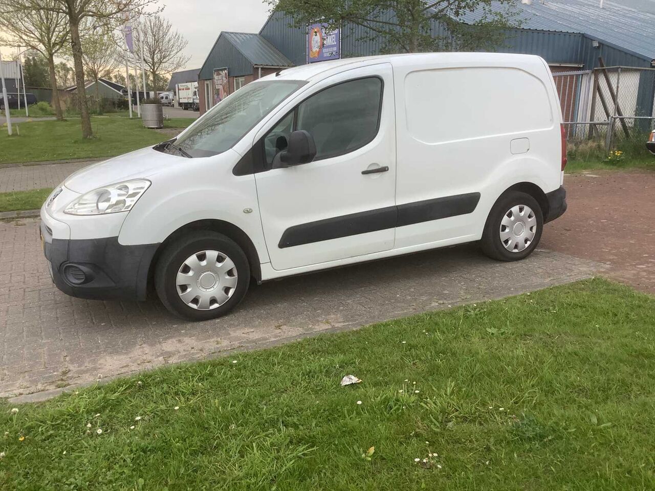 2011 PEUGEOT PARTNER 120 1.6 HDI L1XR PR+ COMMERCIAL VEHICLE - Van pengiriman: gambar 1 2011 PEUGEOT PARTNER 120 1.6 HDI L1XR PR+ COMMERCIAL VEHICLE - Van pengiriman: gambar 1
