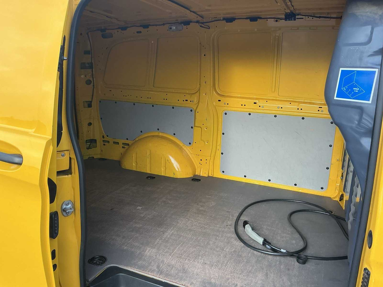 Van pengiriman 2020 - MERCEDES-BENZ - EVITO - EVITO LONG 41KWH - COMMERCIAL VEHICLE: gambar 6