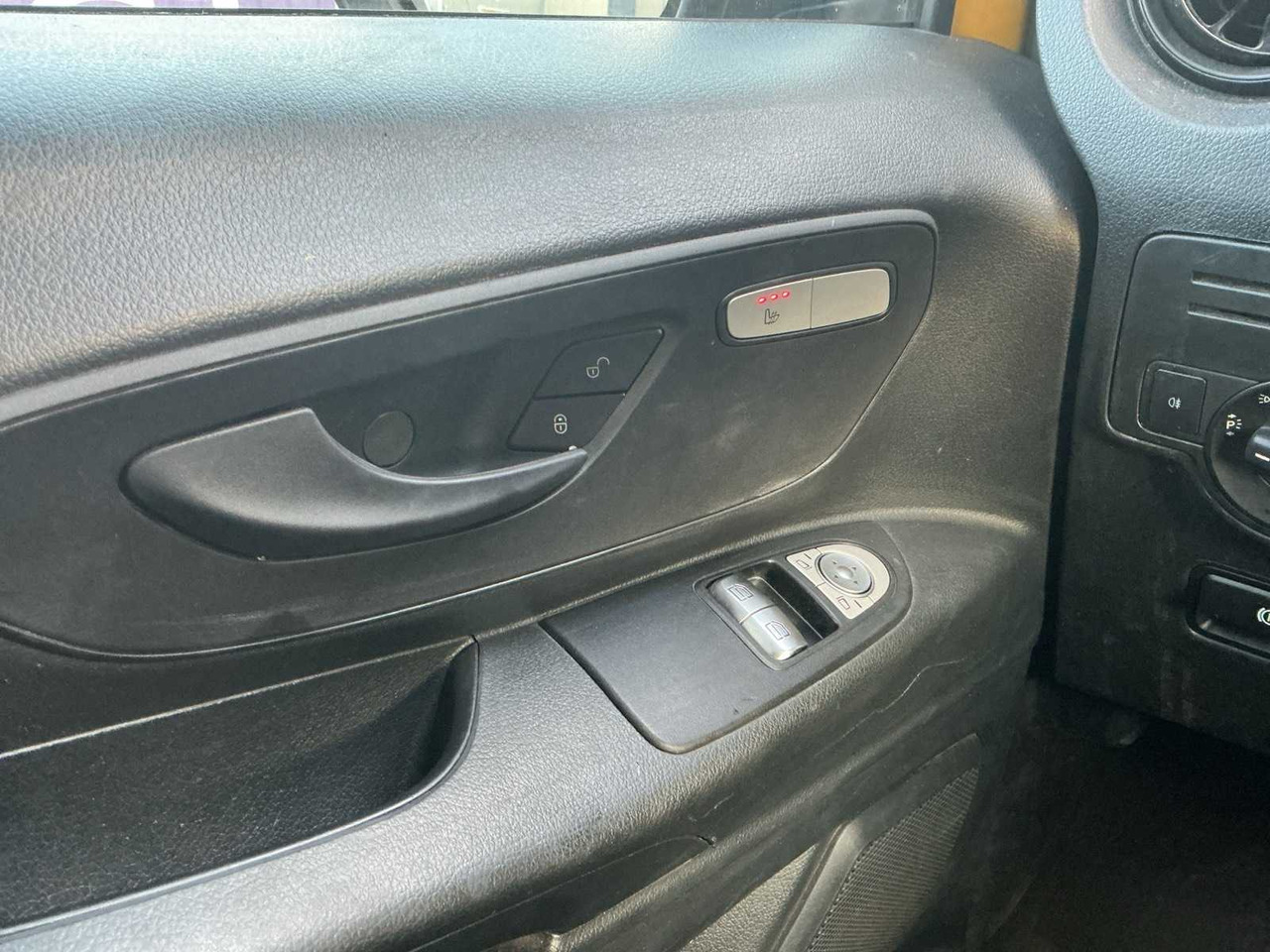 Van pengiriman 2020 - MERCEDES-BENZ - EVITO - EVITO LONG 41KWH - COMMERCIAL VEHICLE: gambar 12