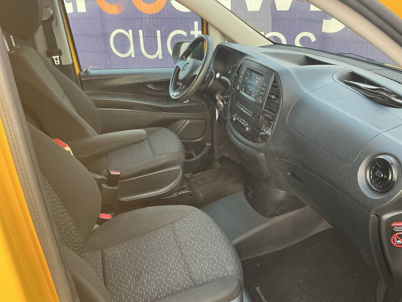 Van pengiriman 2020 - MERCEDES-BENZ - EVITO - EVITO LONG 41KWH - COMMERCIAL VEHICLE: gambar 7