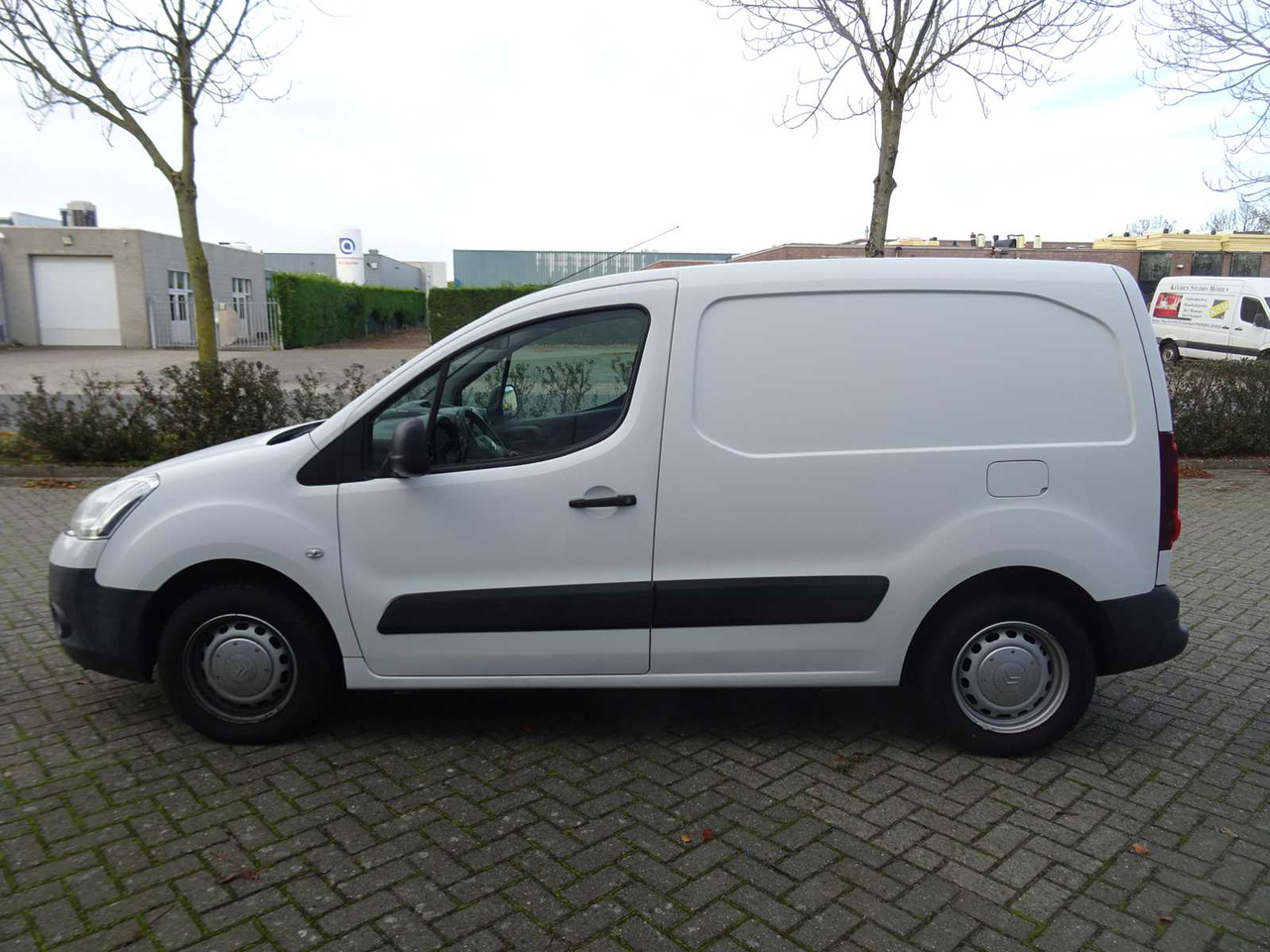 CITROEN - BERLINGO - 1.6 HDI 500 COMF. EC - COMMERCIAL VEHICLE - Van pengiriman: gambar 2 CITROEN - BERLINGO - 1.6 HDI 500 COMF. EC - COMMERCIAL VEHICLE - Van pengiriman: gambar 2