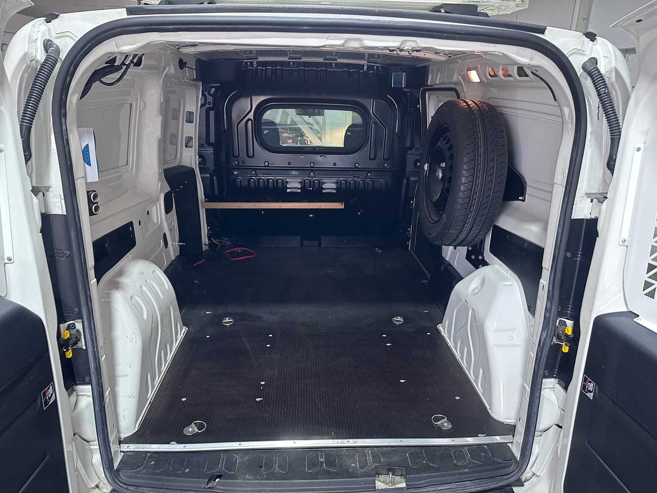 Van pengiriman FIAT - DOBLÒ CARGO - 1.4 T-JET CNG L2H1SX - V-883-ZZ: gambar 15 Van pengiriman FIAT - DOBLÒ CARGO - 1.4 T-JET CNG L2H1SX - V-883-ZZ: gambar 15