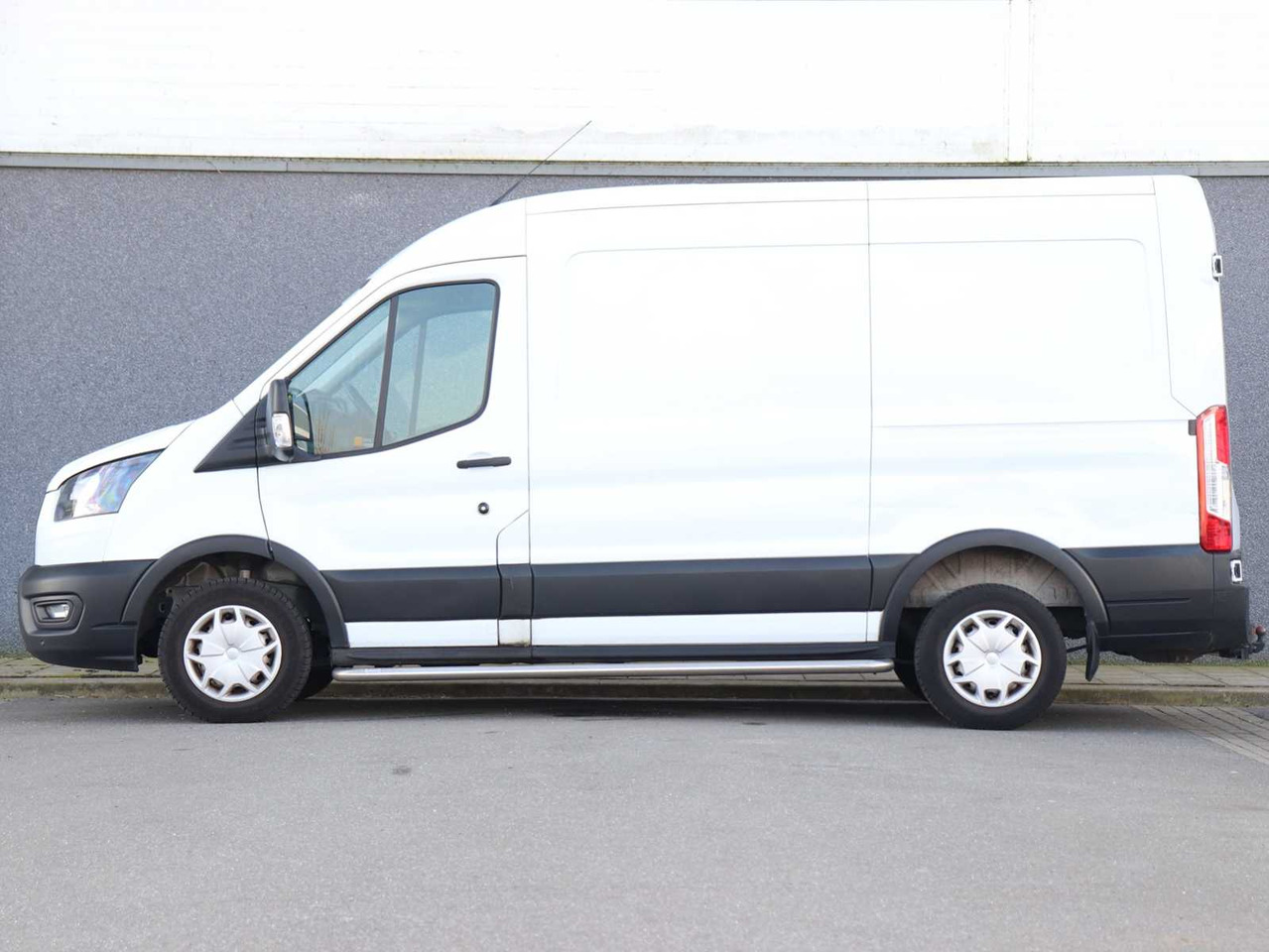FORD TRANSIT 290 2.0 TDCI L2H2 TREND VAN | VRF-27-T - Van pengiriman: gambar 4 FORD TRANSIT 290 2.0 TDCI L2H2 TREND VAN | VRF-27-T - Van pengiriman: gambar 4