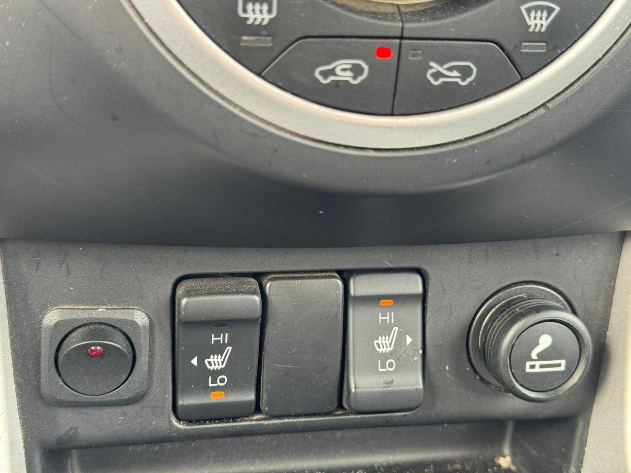 ISUZU D-MAX 2.5 DOUBLE CAB LSX 5-PERSON - 2016 | VX-388-L - Van pengiriman: gambar 3 ISUZU D-MAX 2.5 DOUBLE CAB LSX 5-PERSON - 2016 | VX-388-L - Van pengiriman: gambar 3