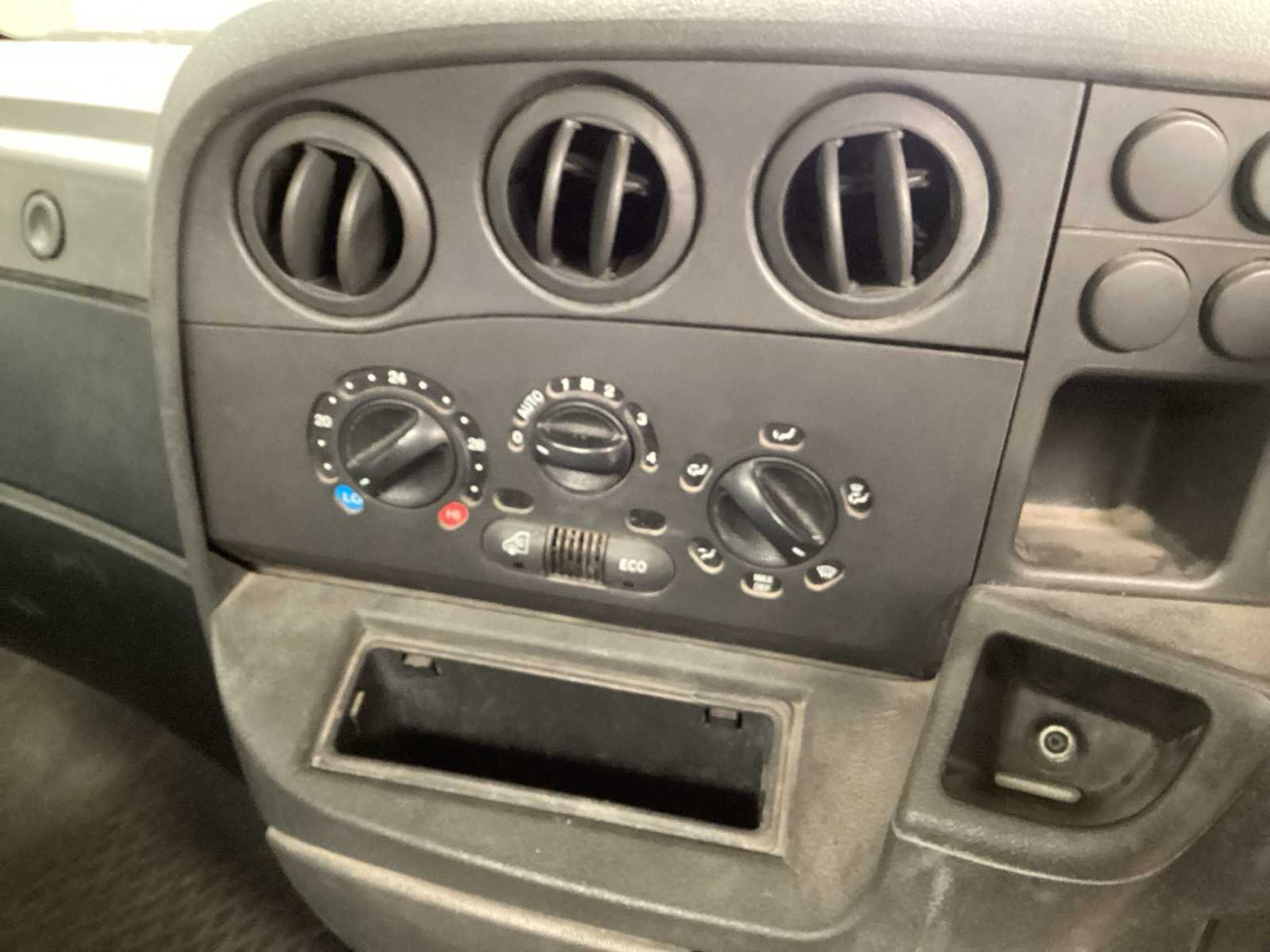 Van pengiriman IVECO DAILY COMMERCIAL VEHICLE: gambar 8