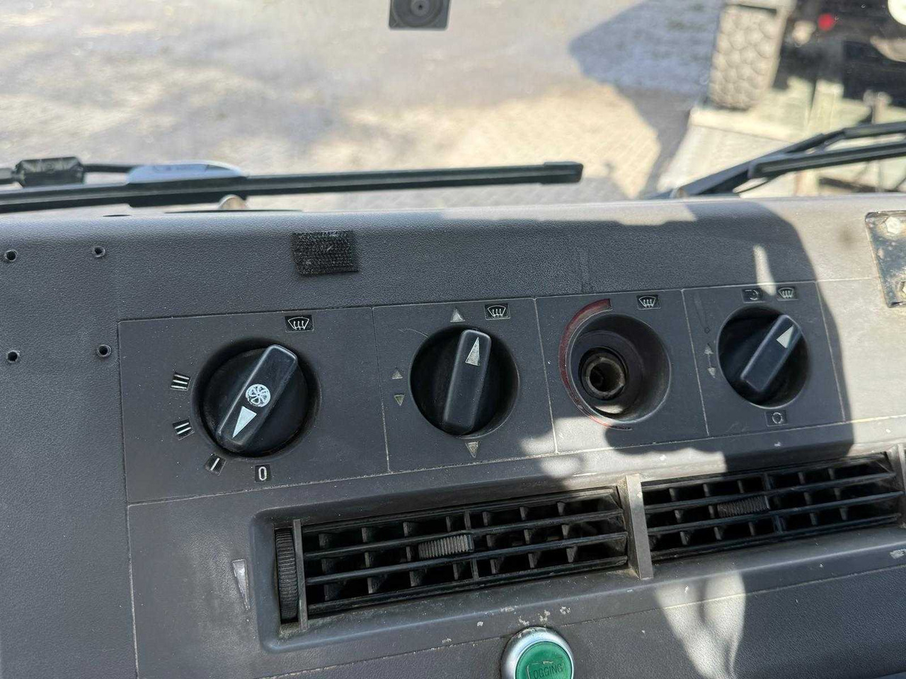 Van pengiriman MERCEDES - VARIO 814 4X4 - COMMERCIAL VEHICLE TIPPER: gambar 13 Van pengiriman MERCEDES - VARIO 814 4X4 - COMMERCIAL VEHICLE TIPPER: gambar 13