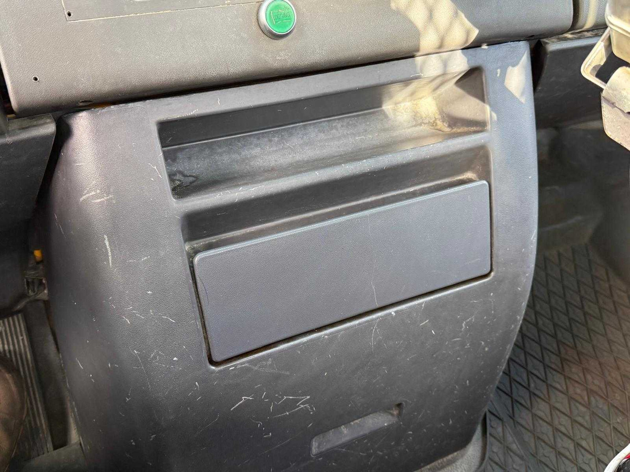 Van pengiriman MERCEDES - VARIO 814 4X4 - COMMERCIAL VEHICLE TIPPER: gambar 12 Van pengiriman MERCEDES - VARIO 814 4X4 - COMMERCIAL VEHICLE TIPPER: gambar 12