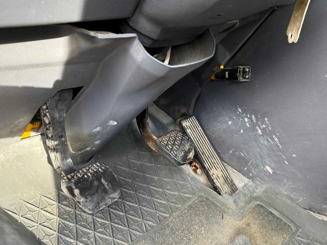 Van pengiriman MERCEDES - VARIO 814 4X4 - COMMERCIAL VEHICLE TIPPER: gambar 19 Van pengiriman MERCEDES - VARIO 814 4X4 - COMMERCIAL VEHICLE TIPPER: gambar 19