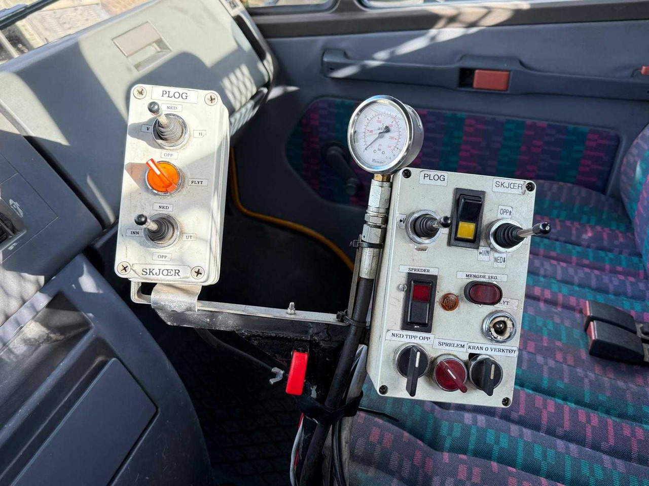 Van pengiriman MERCEDES - VARIO 814 4X4 - COMMERCIAL VEHICLE TIPPER: gambar 9 Van pengiriman MERCEDES - VARIO 814 4X4 - COMMERCIAL VEHICLE TIPPER: gambar 9