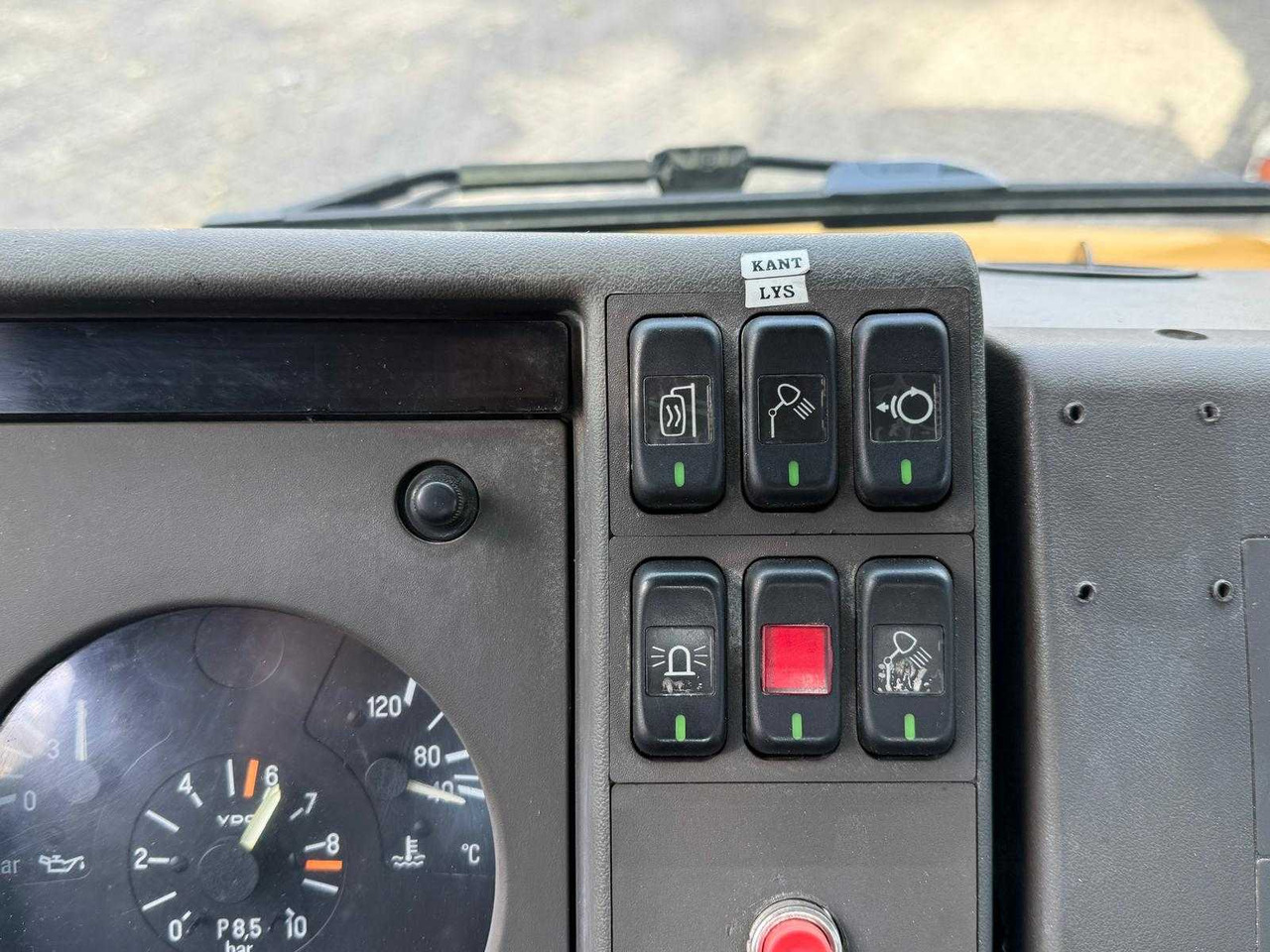 Van pengiriman MERCEDES - VARIO 814 4X4 - COMMERCIAL VEHICLE TIPPER: gambar 16 Van pengiriman MERCEDES - VARIO 814 4X4 - COMMERCIAL VEHICLE TIPPER: gambar 16