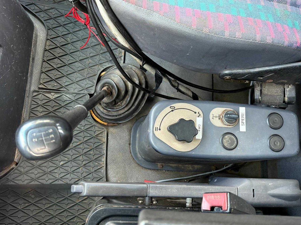 Van pengiriman MERCEDES - VARIO 814 4X4 - COMMERCIAL VEHICLE TIPPER: gambar 10 Van pengiriman MERCEDES - VARIO 814 4X4 - COMMERCIAL VEHICLE TIPPER: gambar 10