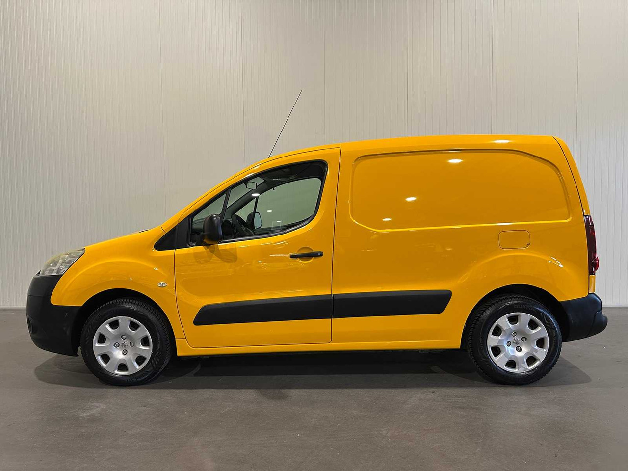 PEUGEOT PARTNER 120 1.6EHDI L1XT PR+ 1-VXT-72 - Van pengiriman: gambar 2 PEUGEOT PARTNER 120 1.6EHDI L1XT PR+ 1-VXT-72 - Van pengiriman: gambar 2