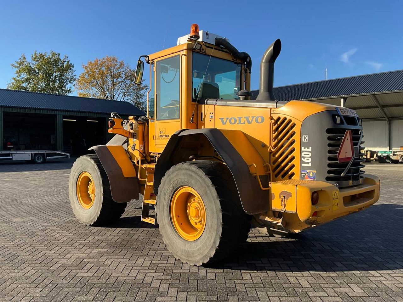 Volvo 2005 VOLVO L60E SHOVEL - Wheel loader: gambar 4 Volvo 2005 VOLVO L60E SHOVEL - Wheel loader: gambar 4